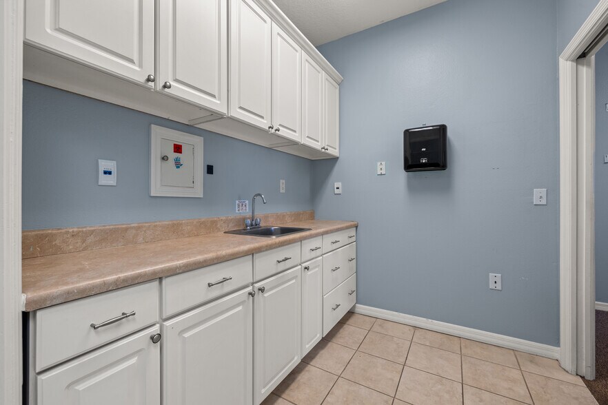 More Photos Of 10941-10943 Countryway Blvd, Tampa Medical For Lease