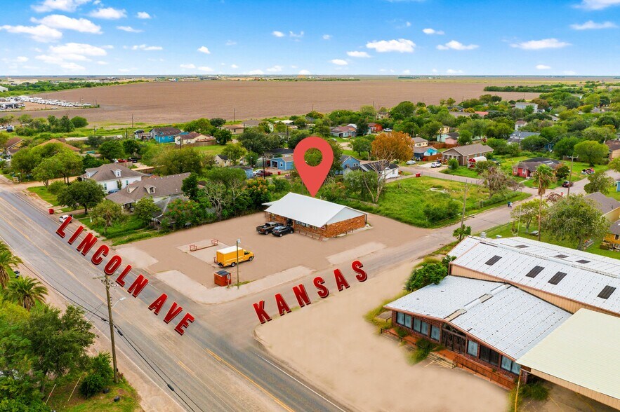 More Photos Of 701 Lincoln Ave, Robstown Convenience Store For Sale