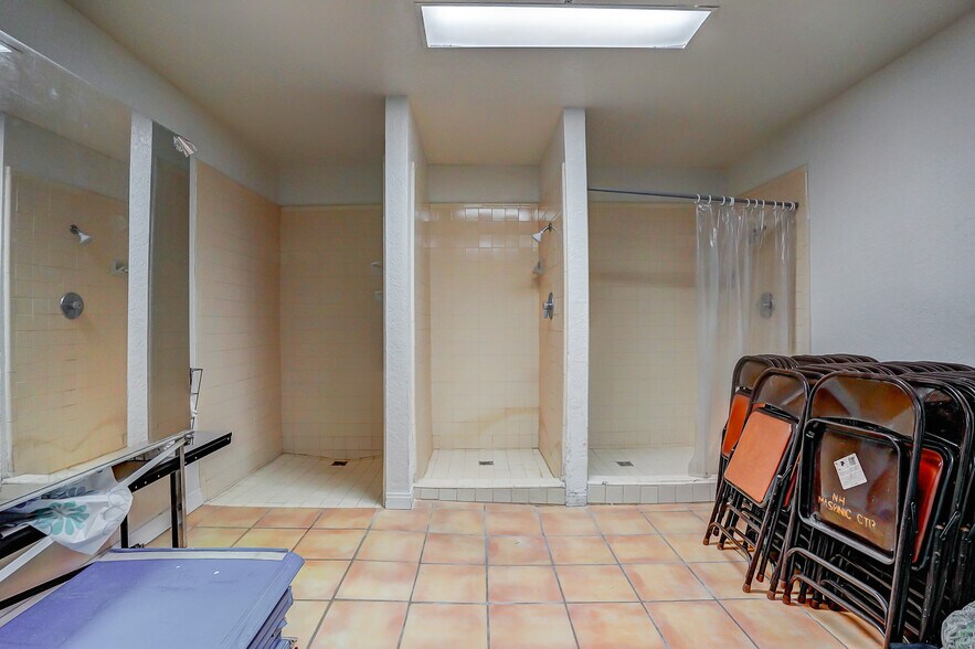 More Photos Of 950 S Central Ave, Compton Schools For Sale