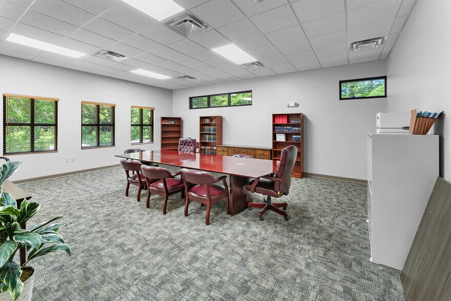 More Photos Of 119 Southern Blvd, Savannah Office For Sale