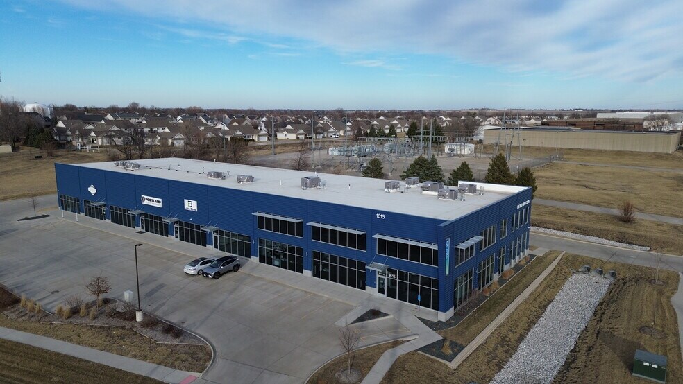 Primary Photo Of 1615 SE Cortina Dr, Ankeny Flex For Lease