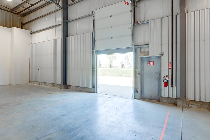 More Photos Of 4309 8th Ave, Lethbridge Warehouse For Lease