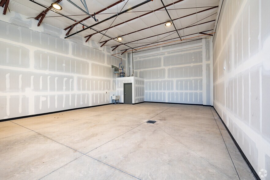 More Photos Of 3747 W Parkway Blvd, West Valley City Warehouse For Lease