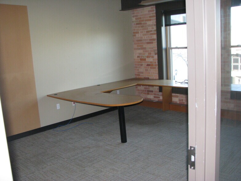 More Photos Of 124 N Broadway, De Pere Loft Creative Space For Lease
