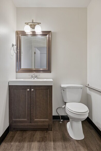 More Photos Of 109 Holiday Ct, Franklin Office For Sale