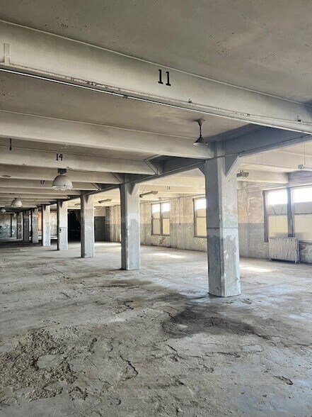 More Photos Of 2181 E 55th St, Cleveland Warehouse For Sale