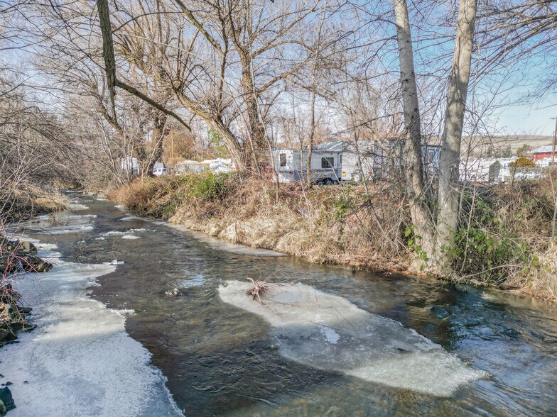 More Photos Of 50 NE Akin St, Dufur Self Storage For Sale