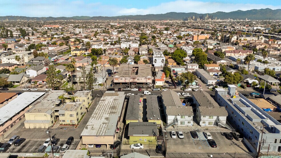 More Photos Of 606 W 81st St, Los Angeles Apartments For Sale