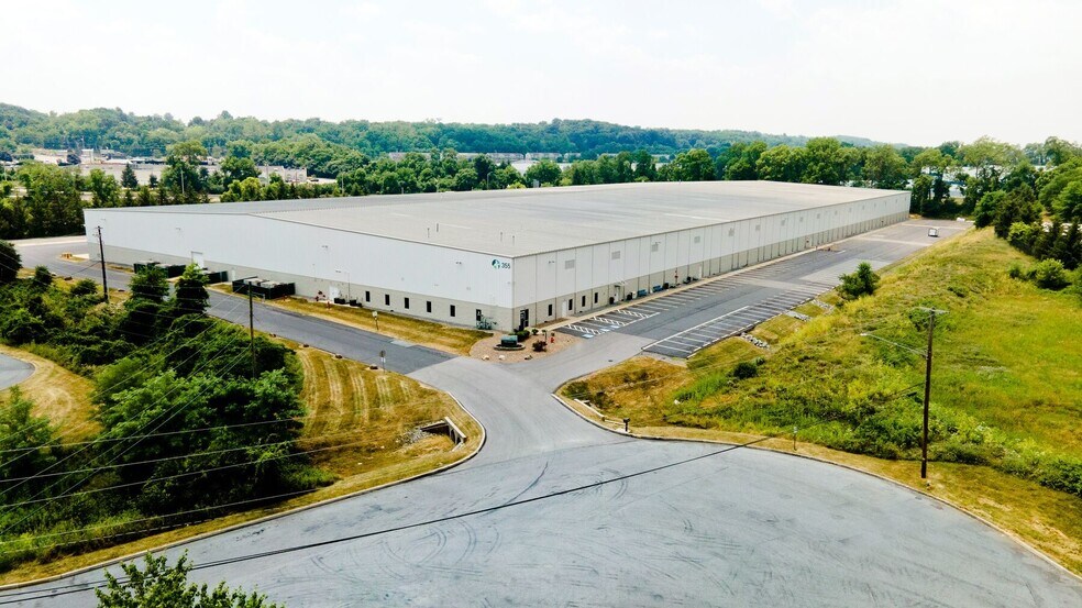 More Photos Of 355 Independence Ave, Mechanicsburg Warehouse For Lease