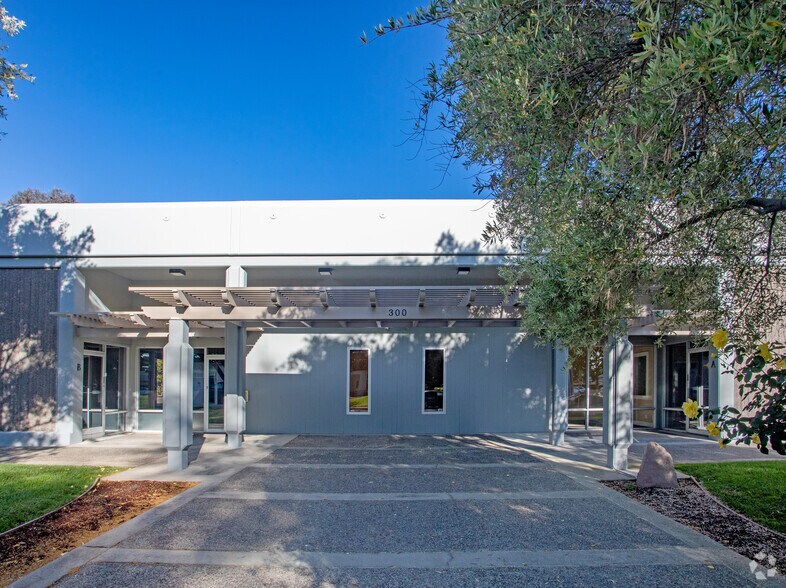 More Photos Of 300 Pioneer Way, Mountain View Research And Development For Sale
