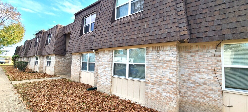 More Photos Of 1114-1128 E 9th St, Russellville Apartments For Sale