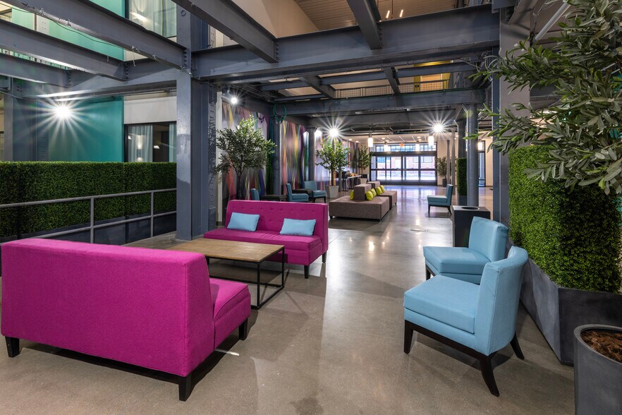 More Photos Of 600 N B St, Hamilton Hotel For Lease