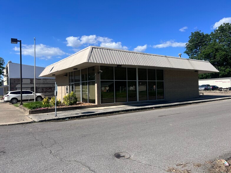 More Photos Of 124 S Main St, Ridgely Bank For Sale