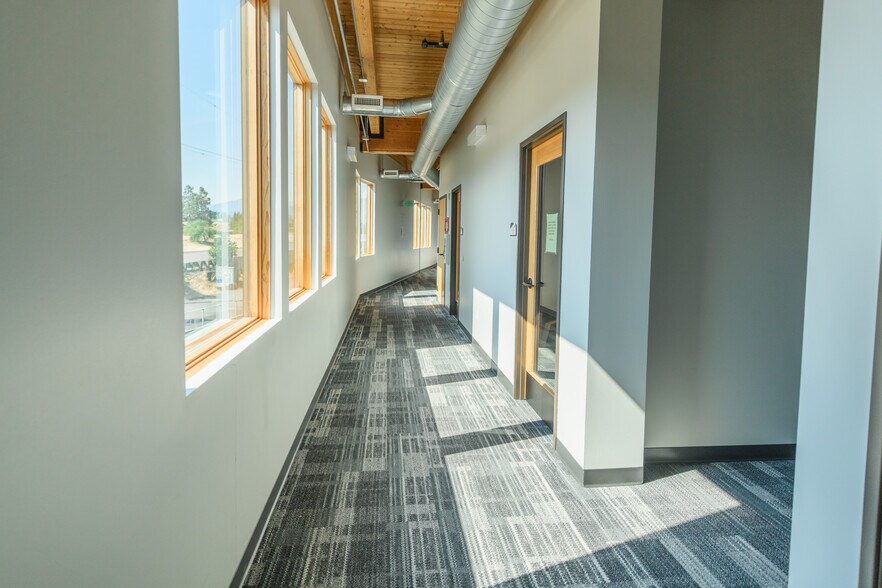 More Photos Of 33 Nichols Pkwy, Hood River Medical For Lease