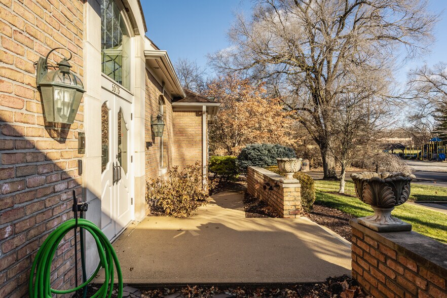 More Photos Of 6575 N College Ave, Indianapolis General Retail For Sale