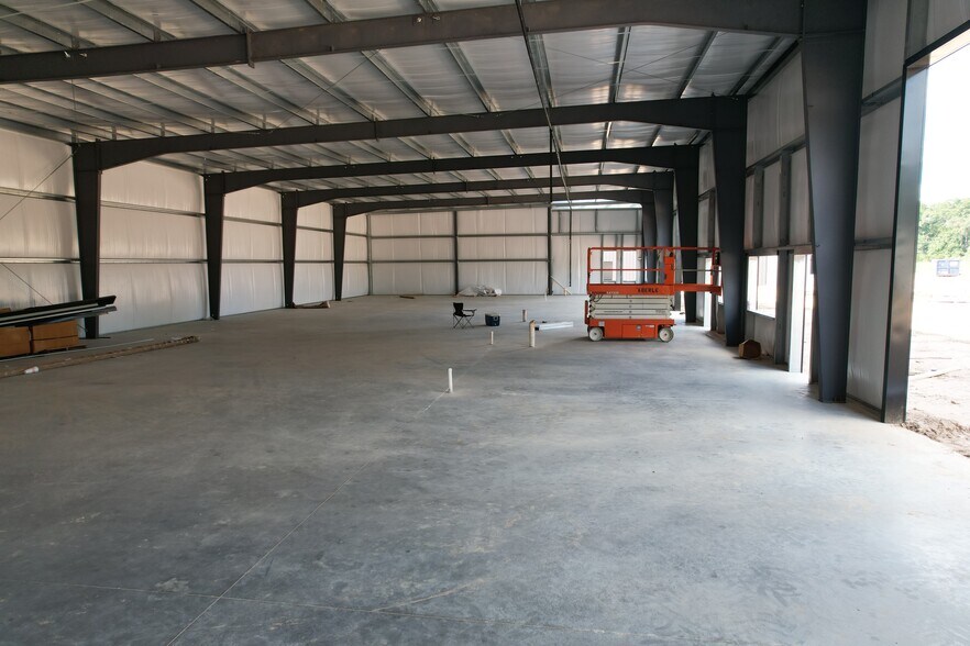 Primary Photo Of 9200 Carraway Ln, Magnolia Warehouse For Sale