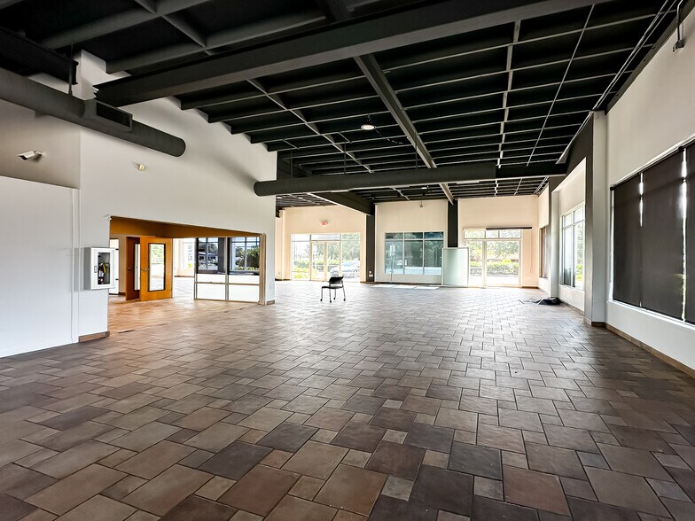 More Photos Of 425 S Lake Parker Ave, Lakeland Office For Lease