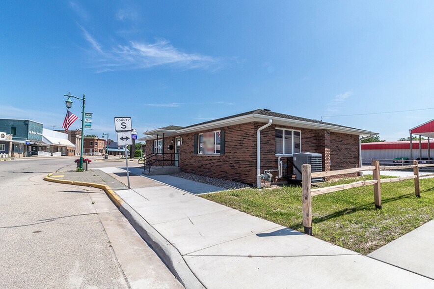 More Photos Of 104 S Main St, Marion Office For Sale