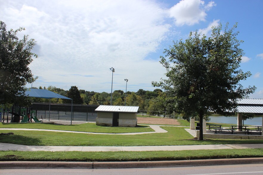 More Photos Of 600 Round Rock West, Round Rock Office For Lease