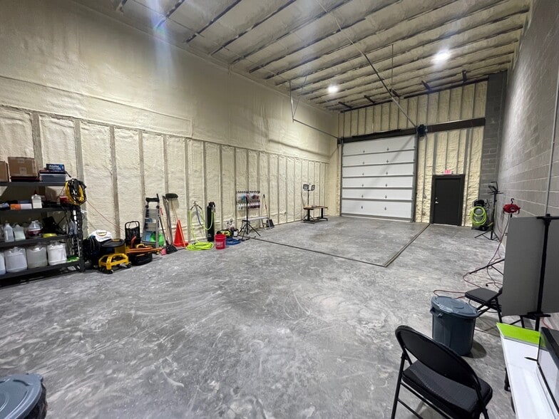 More Photos Of 6935 Big Lake Rd, Lake Charles Flex For Lease