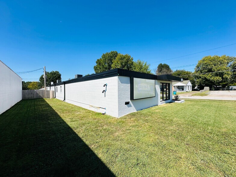 More Photos Of 1701 S Campbell Ave, Springfield Office For Sale