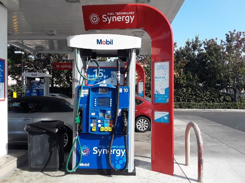 More Photos Of 391 W A St, Hayward Service Station For Lease