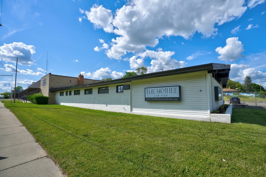 Primary Photo Of 2702 Flushing Rd, Flint Office For Sale