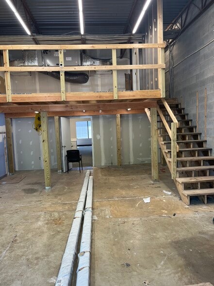 More Photos Of 7822-7860 Beechcraft Ave, Gaithersburg Light Manufacturing For Sale