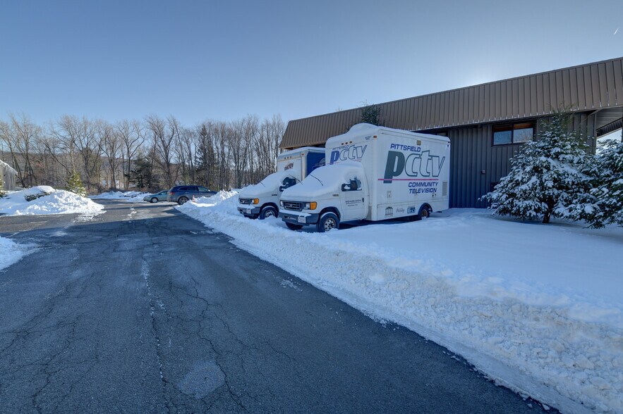More Photos Of 4 Federico Dr, Pittsfield Office For Sale