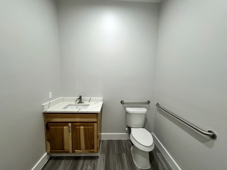 More Photos Of 8815 West Rd, Houston Office For Sale