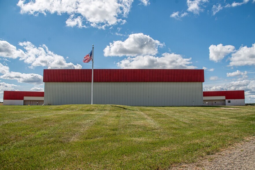 More Photos Of 825 Highway 151, Platteville Warehouse For Lease