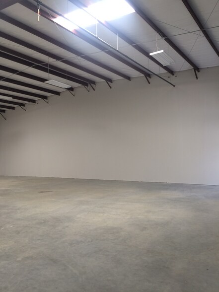 More Photos Of 21627 Rhodes Rd, Spring Warehouse For Lease
