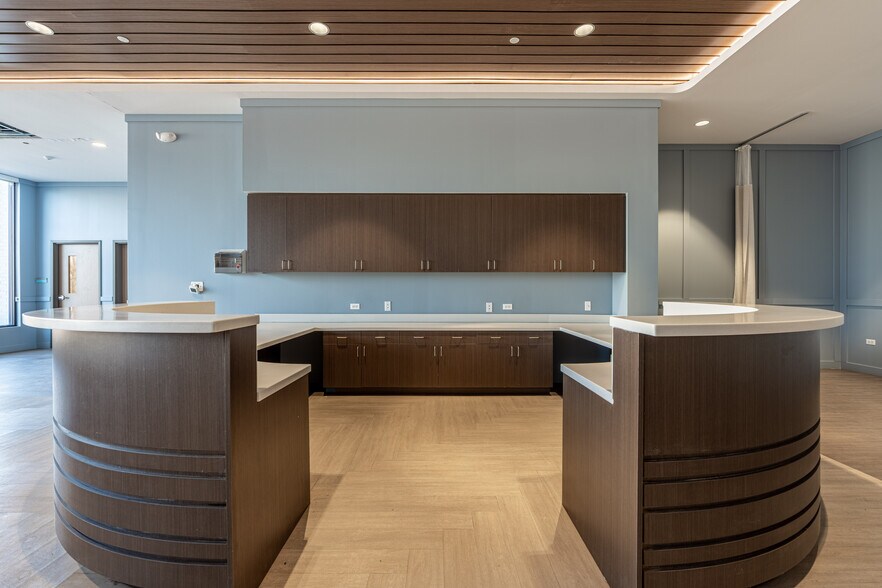 More Photos Of 456 Nelson Rd, New Lenox Freestanding For Lease