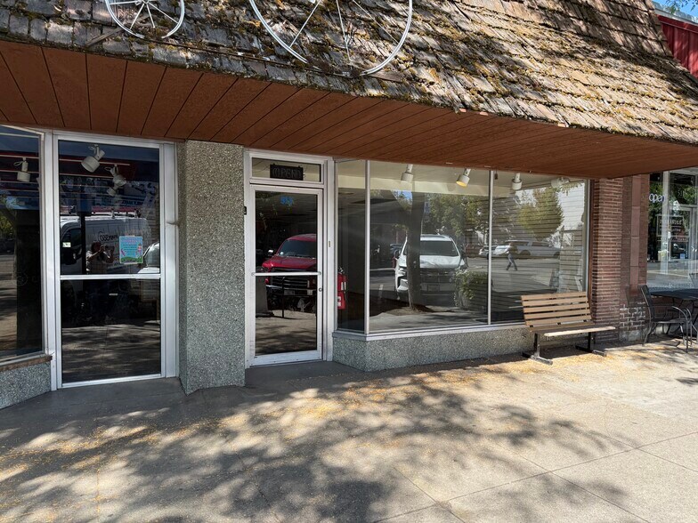 Primary Photo Of 513 S Main St, Moscow Storefront For Lease