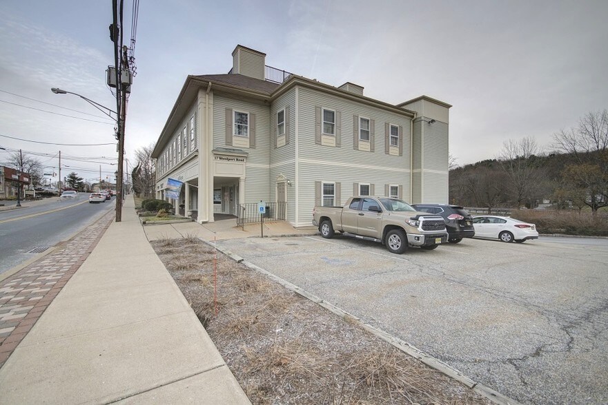 More Photos Of 17 Woodport Rd, Sparta Office For Lease