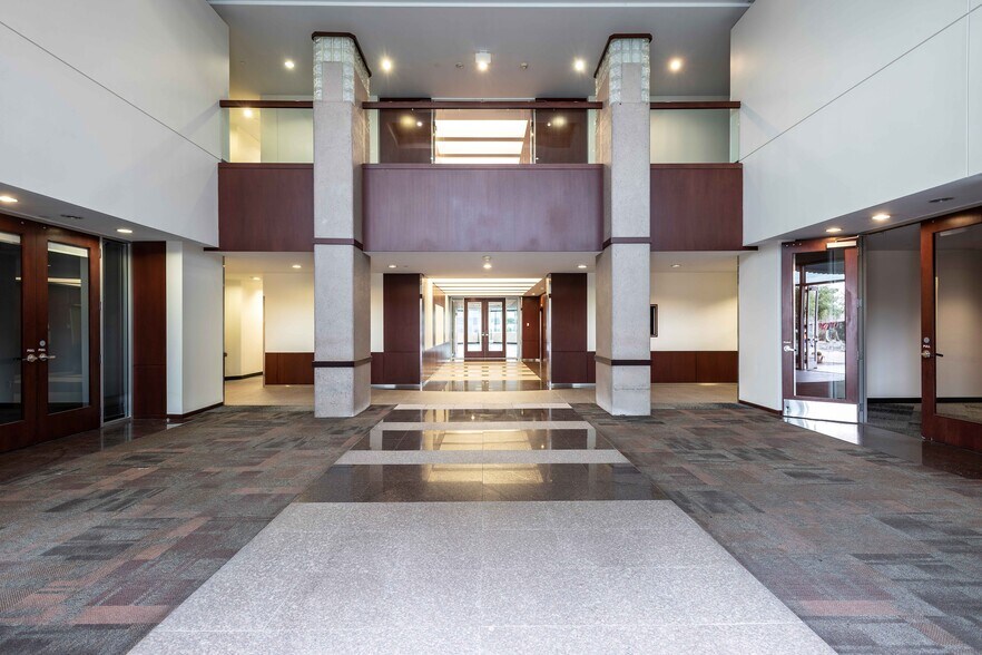 More Photos Of 444 N 44th St, Phoenix Office For Sale