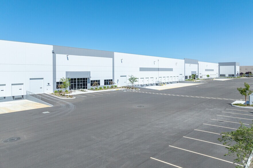 More Photos Of 3100 Ramco St, West Sacramento Distribution For Lease