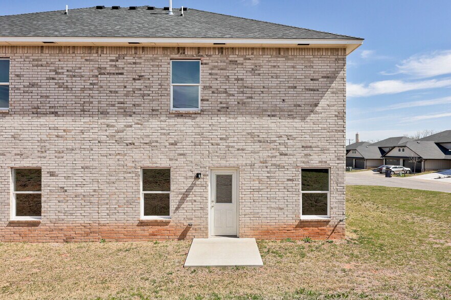 More Photos Of 12001 Rivers Trl, Oklahoma City Specialty For Sale