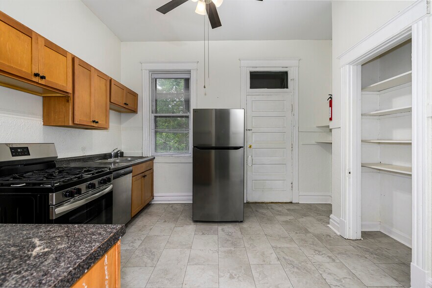 More Photos Of 4374-4382 W Pine Blvd, Saint Louis Office For Sale