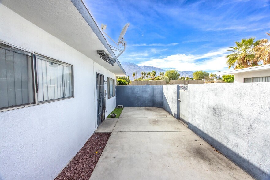 More Photos Of 238 S Saturmino Dr, Palm Springs Apartments For Sale
