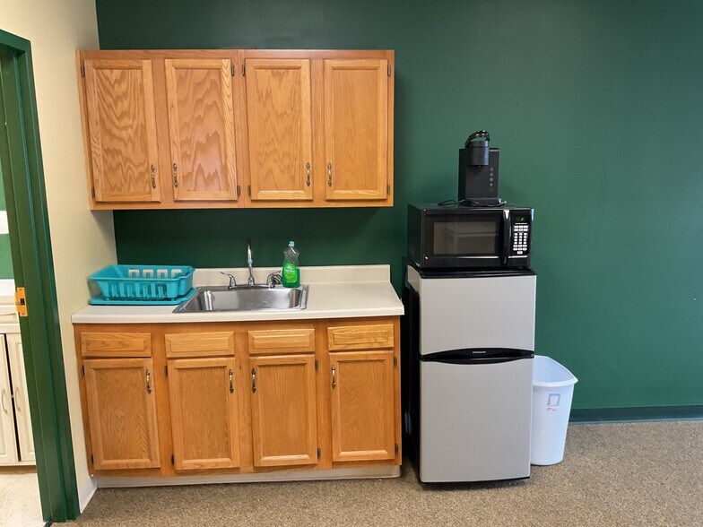 More Photos Of 2340 Warren Rd, Indiana Office For Lease