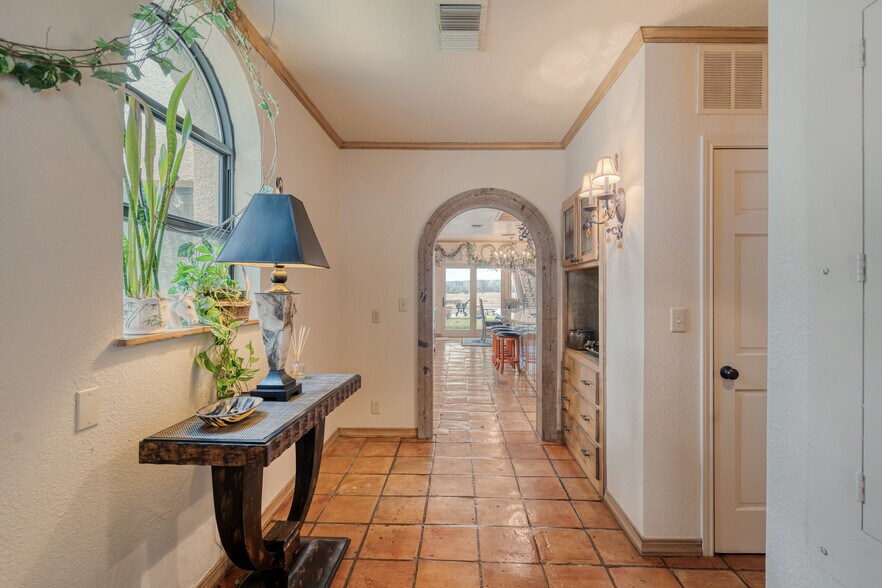 More Photos Of 505 Gilchrist Ln, Del Rio Specialty For Sale