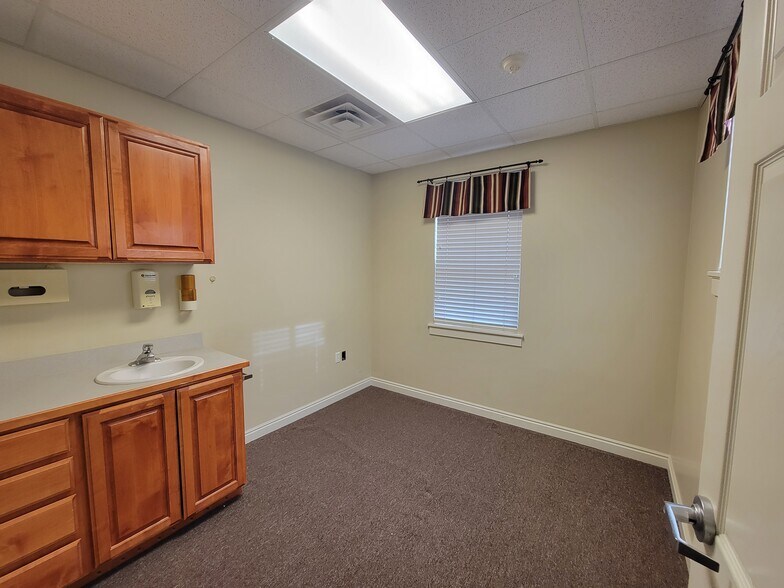 More Photos Of 411-423 N Orem Blvd, Orem Medical For Lease