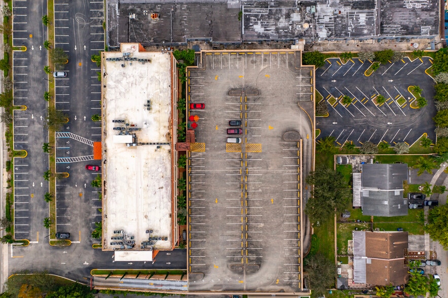 More Photos Of 6565 Taft St, Hollywood Schools For Lease