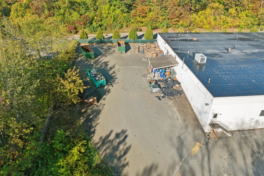 More Photos Of 122 Avenue of Industry, Waterbury Distribution For Sale