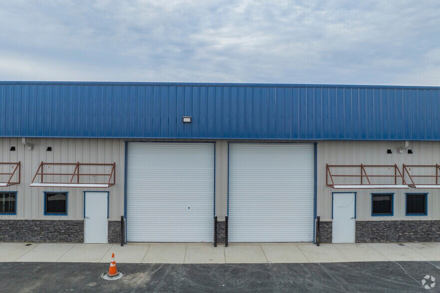 More Photos Of 1200 Montclaire Dr, Ceres Distribution For Lease