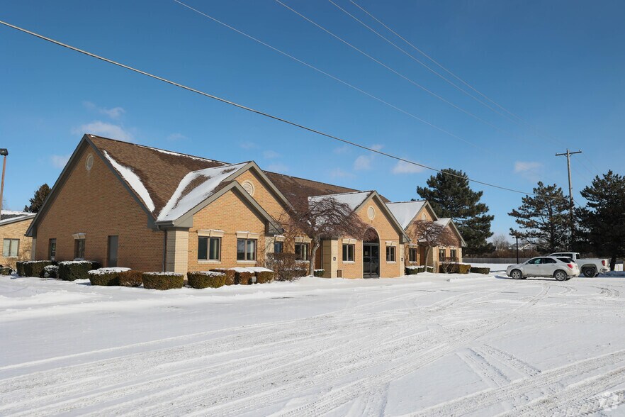 Primary Photo Of 1044 N Irish Rd, Davison Office For Lease