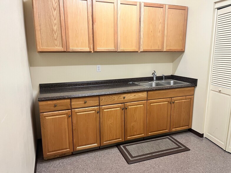 More Photos Of 3829-3843 NE Tillamook St, Portland Office For Lease