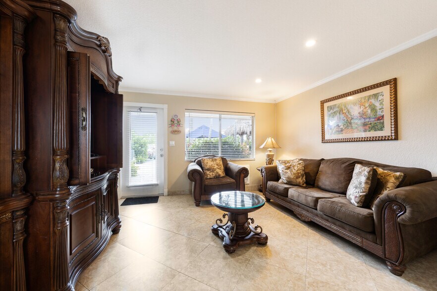 More Photos Of 2648 NE 32nd St, Fort Lauderdale Hotel For Sale