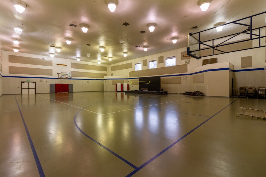 More Photos Of 1755 Dover St, Lakewood Religious Facility For Lease